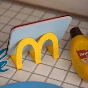 알파벳 M 로고 휴대폰 거치대 스마트폰 받침대 책상용 홀더 다용도 휴대폰 거치 인테리어 소품 데스크탑 소