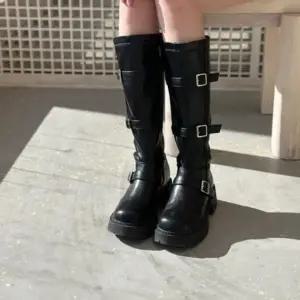 [옷자락]여성 일상 시크 사무실룩 캐주얼 통굽 버클 롱부츠