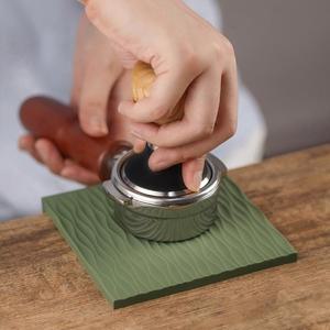 에스프레소 탬퍼 매트 커피 액세서리 Coffeeware 탬핑 패드 미끄럼 방지 식품 안전 실리콘 코너 바리스타