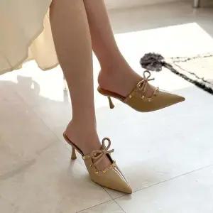 인기상품 여성 리본포인트 스틸레토 미들굽 뮬 드레스 하객룩 [WFJKBFM_260321]