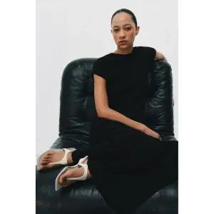 ZARA 레더 스트랩 버클 샌들 - 화이트