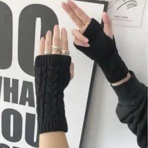스웨터장갑 여성 3컬러 가을 겨울 따뜻 핑거오프 핸드워머 암토시