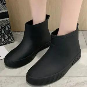 인기상품 슬림 라인 여성 방수 장화 패션 작업화 레인 부츠 [WFMUYH6_260329]