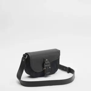 Saddle 미니 플랩 메신저백 - 블랙 Dior Oblique 자카드  블랙 그레인 송아지 가