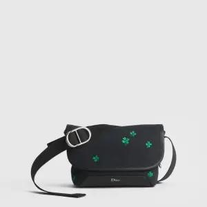 제트 플랩 스트랩 백 미니 - 블랙 캔버스   클로버 자수