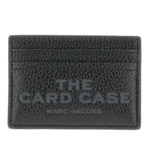 엠보스드 텍스트 로고 페블 카드지갑 2P4SMP045S02 001