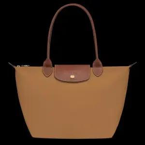 25FW 롱샴 르 플리아쥬 오리지널 M 숄더백 L2605089 P86 FAWN DOM