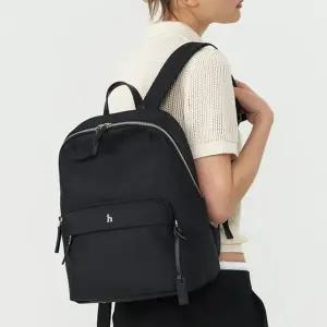 [헤지스](센텀시티점)블랙 단색 나일론 백팩 HJBA6E703BK