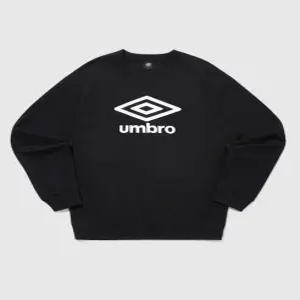 엄브로 에센셜 빅로고 맨투맨 공용 BB UQ121CFS19 BLK WMG