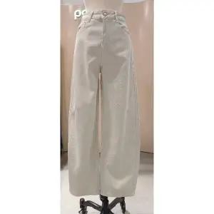 [파프리카](광주신세계)루미앤플로캐주얼.다트 세미 베럴 칼라데님 팬츠 SL1DP209J