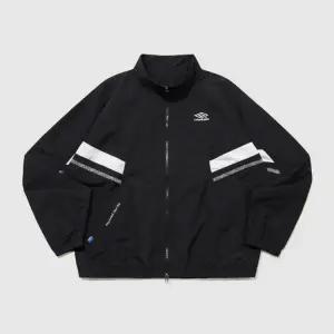 [엄브로] 트랙 우븐 바람막이 자켓 블랙 UR121CJK13BLK 931277