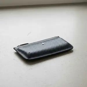 [몽블랑] 남성 모노그램 클러치127900 BLUE