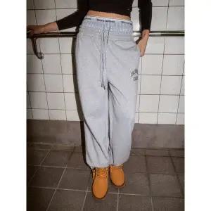 [후아유](대전신세계)시그니처 패치 와이드 팬츠 / WHTMG1111U