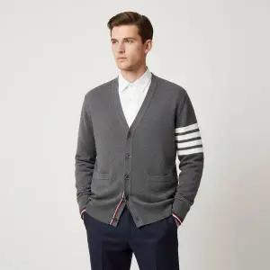 [톰브라운] 남성 가디건 MKC001A 00011 038 152589044