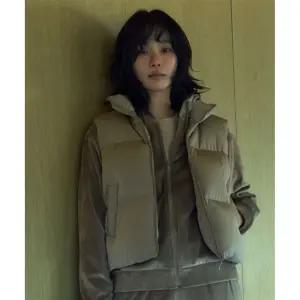 SNOWPEAK APPAREL 브라이트 여성 스탠드넥 헤비 다운 베스트 (S24WWFDV71) Tan Gray S24W