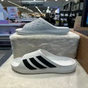 [슈마커] 아디다스 퓨어칠 슬라이드 KI0054 남여공용 슬리퍼
