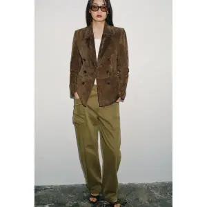 [국내배송] 자라 ZARA 100% 스웨이드 가죽 더블 브레스트 블레이저 - 카키 956319
