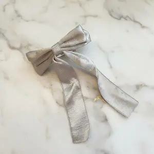 [아트박스]/신상오픈런 여성용 새틴 롱리본 우아한 반묶음 헤어핀