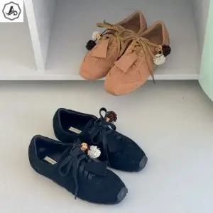 [애슬릿] 여성 스니커즈 테슬 폼폼 레이스업 단화 운동화