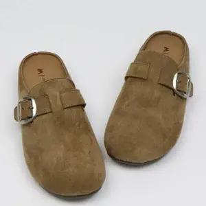 [하프클럽/다잇템]여성 버클 샌들힐 코지 운동화 세무 신발