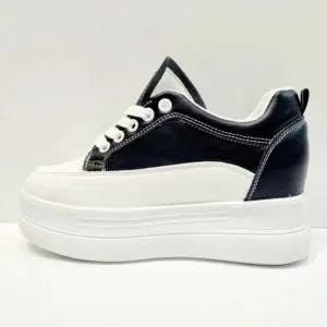 [하프클럽/다잇템]여성 트레이닝화 라운드토 키높이 스니커즈