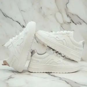 |CCS7EF9|여성 심플라인 일상 키높이 캐주얼 운동화