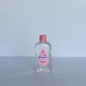 존슨즈베이비 존슨 레귤러오일 300ml 청결함 사랑가득한 촉촉한바디 아기피부를촉촉하게
