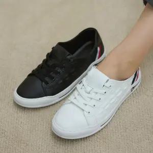 여자 데일리 엠보 패턴 가죽 캐주얼 로우탑 스니커즈