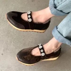 여자 큐빅 스트랩 기모 메리제인 플랫슈즈