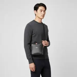 THOM BROWNE 26SS RWB 탭 페블 그레인 레더 카메라 백 MAG420A 00198 001)