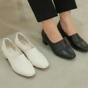 여자 단정한 하객룩 정장 펌프스