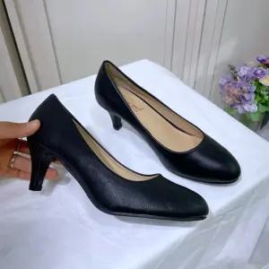 여자 단정한 데일리 세련된 미들힐 펌프스