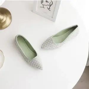 [하프클럽/다잇템]여식뾰족코진주인조가죽플랫슈즈