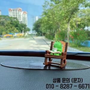 일본산 레진 소품 귀여운 미니 개구리 흔들의자 방 사무실 자동차 및 데스크탑 장식용