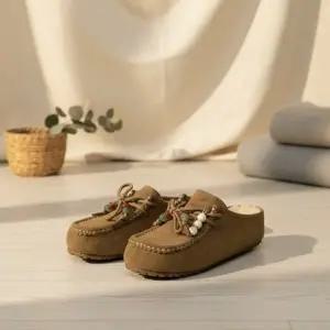 [옷자락]여성용 포근한 털내장 스웨이드 슬립온 끈장식 일상용 뮬