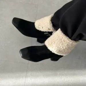 [옷자락]여성 스퀘어토 스웨이드 털 안감 미들힐 앵클부츠