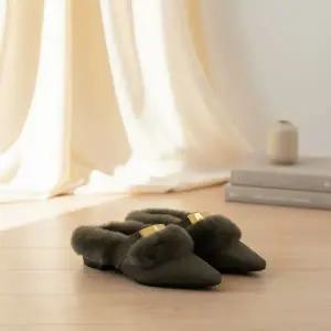 [옷자락]여성 가을 겨울 퍼 버클 포인트 토 뮬