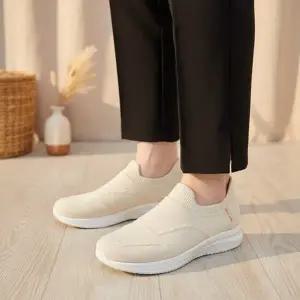 [옷자락]여성 경량 니트 슬립온 캐주얼 운동화