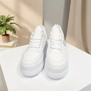 [옷자락]여성 데일리 통굽 라운드토 캐주얼 스니커즈 운동화