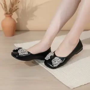[옷자락]여성 사각 큐빅 장식 인조가죽 플랫슈즈