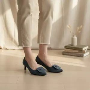 [옷자락]여성 고급스러운 스퀘어버클 포인티드 토 미들힐 펌프스