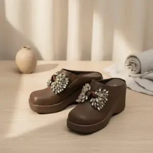 [옷자락]여성용 시즌별 키높이 큐빅 장식 통굽 플랫폼 뮬