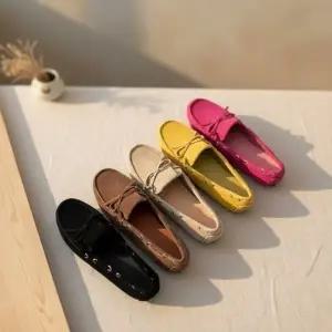 [옷자락]여성 고급 스웨이드 리본 디테일 슬립온 로퍼