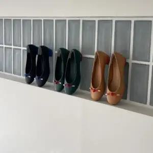 [다잇템] 여성 라운드토 컬러굽 합성가죽 일상용 플랫슈즈