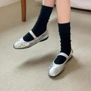 [다잇템] 여성 스트랩 아방가르드 스터드 독특 플랫슈즈