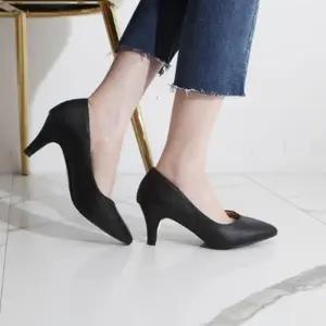[다잇템] 여성 중간굽 키튼힐 출근룩 모임룩 뾰족코 클래식 펌프스