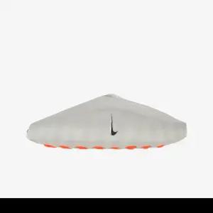 나이키 마인드 001 Mind 001 데일리 슬리퍼 라이트 스모크 그레이 크롬 HQ4307-003