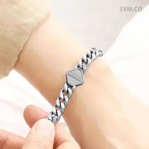 알마니 EGS3132 독수리 엠블럼 데일리 실버 톤 캐쥬얼 남자 실버 팔찌 d