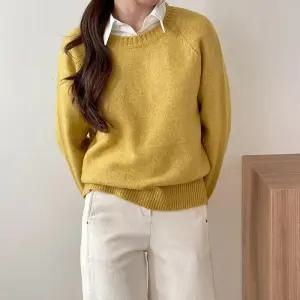 [옷자락]여자 나그랑 데일리룩 빨간색스웨터 라운드 무지 니트_3