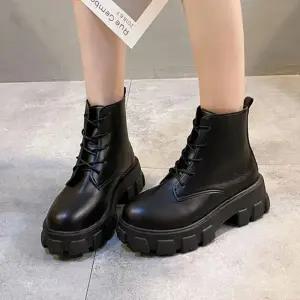 [옷자락]여자 가을겨울 데일리 와플통굽 레더 레이스업 앵클 워커